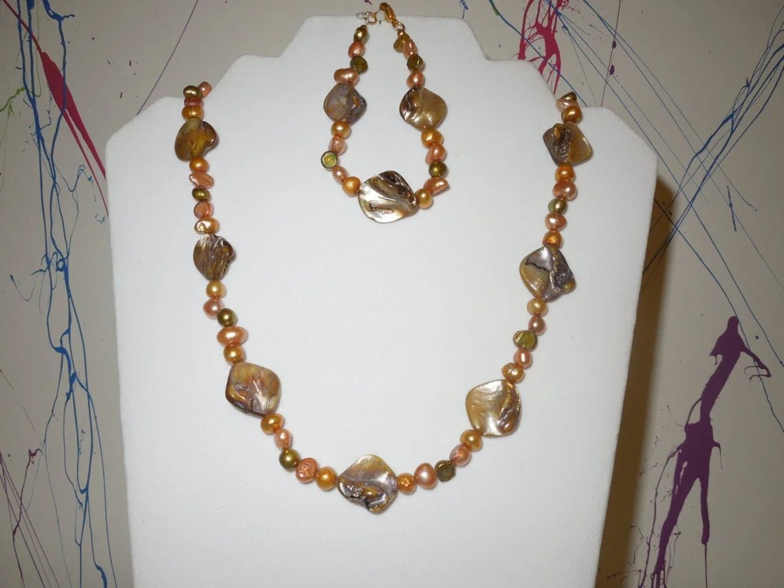 Amber Shell Necklace and Bracelet Set