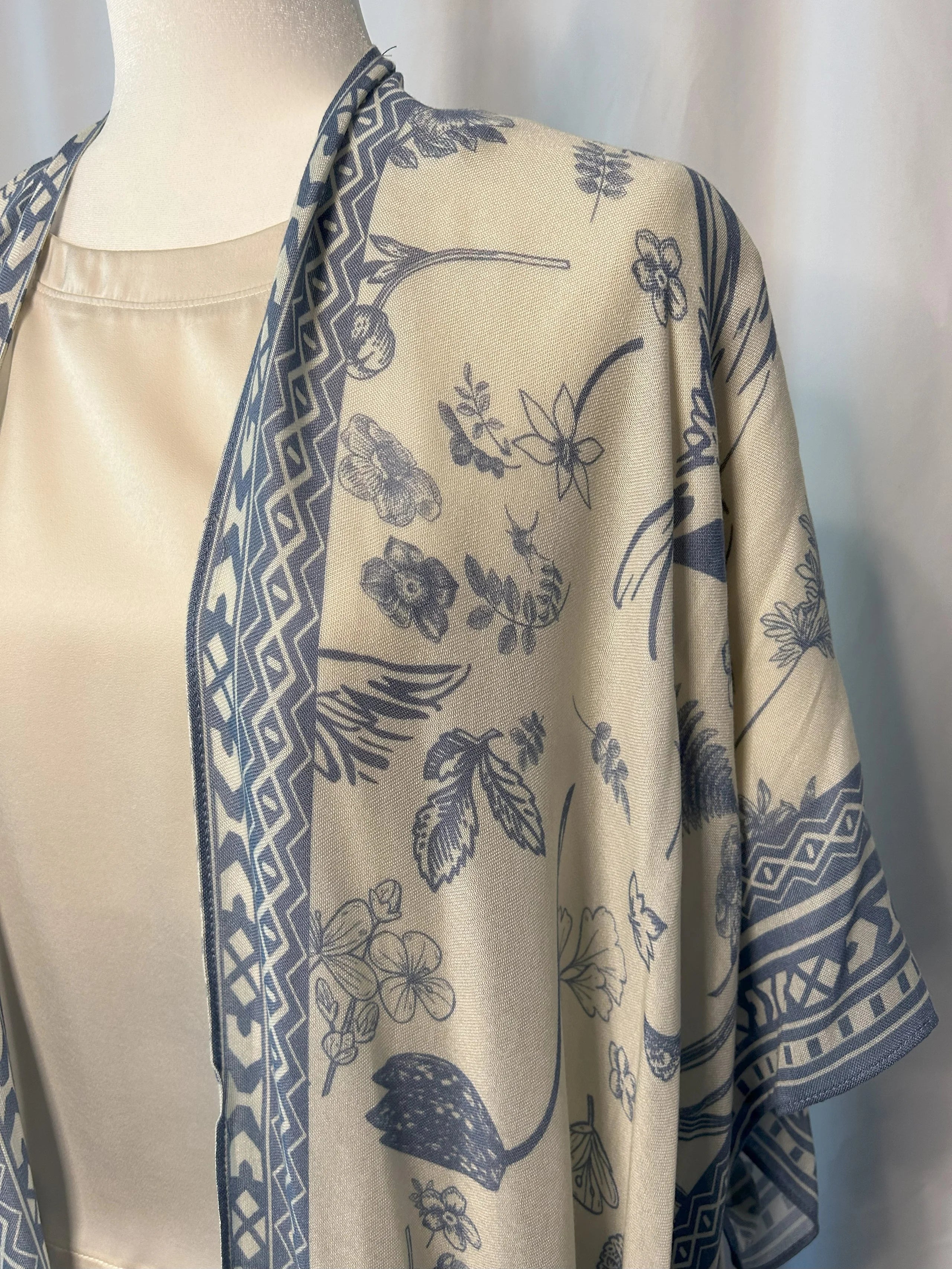 The Creamy Blue Floral Kimono
