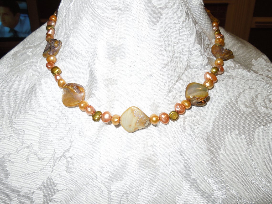 Amber Shell Necklace and Bracelet Set