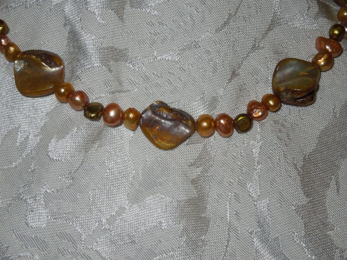 Amber Shell Necklace and Bracelet Set