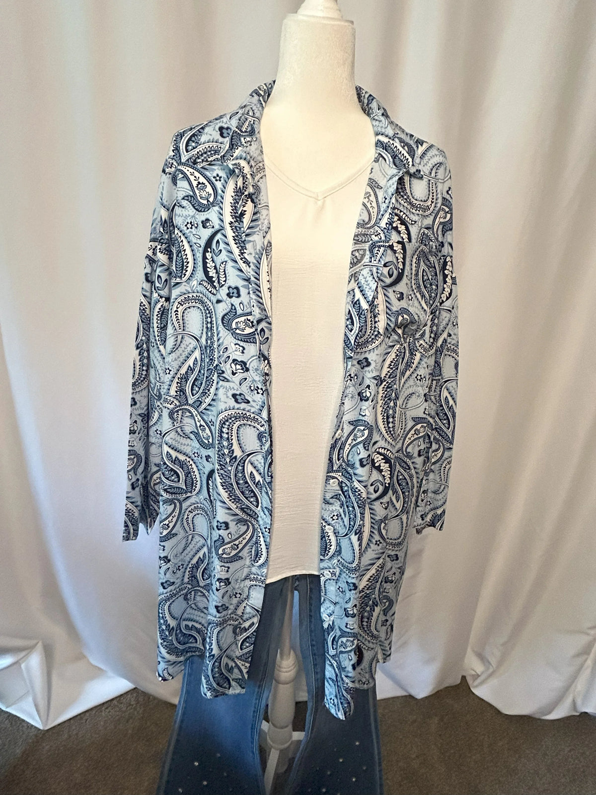 The Creamy Blue Floral Kimono